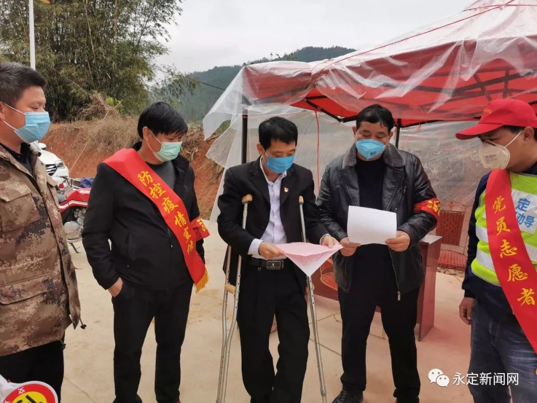 逆行者丨吴福生：带伤拄拐坚守防疫一线